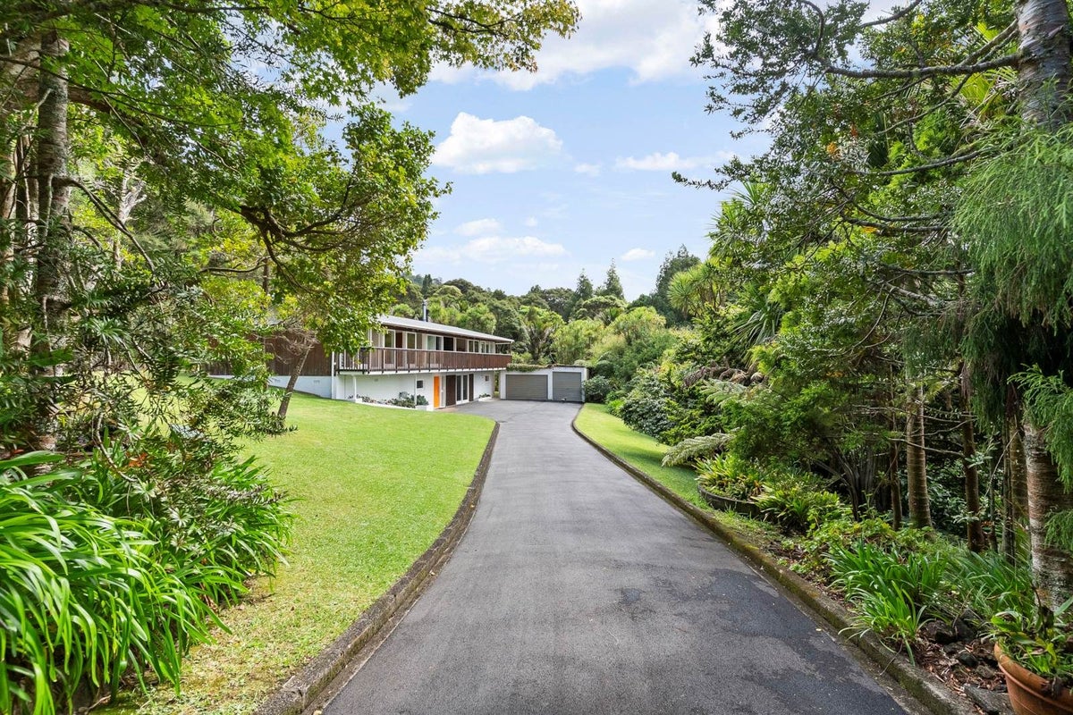 865 West Coast Road, Oratia, Auckland - Carousel 1
