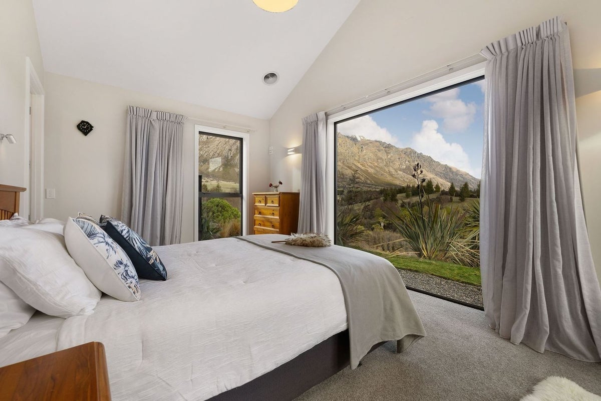 24 McKellar Drive, Jacks Point, Queenstown - Carousel 20