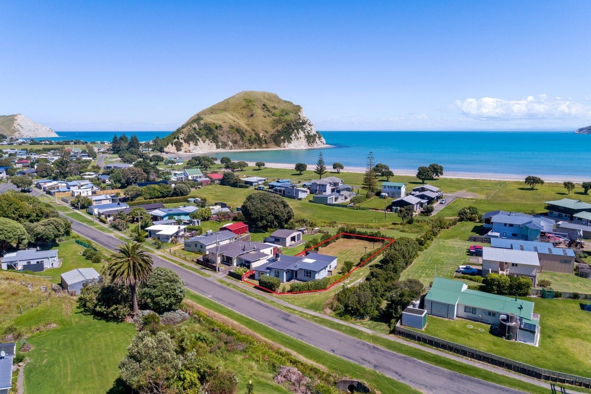 118 Newcastle Street, MAHIA, NUHAKA - Carousel 1