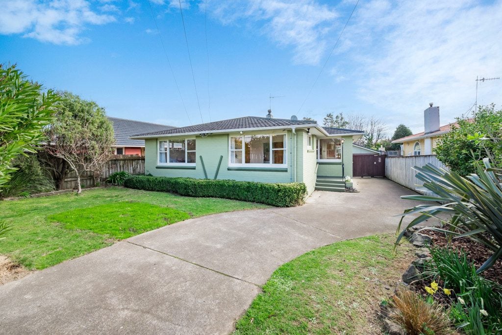 53 Gray Avenue, Paraparaumu Beach, Paraparaumu - Carousel 1