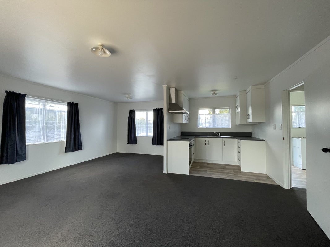 76B Kahikatea Drive, Melville, Hamilton - Carousel 2