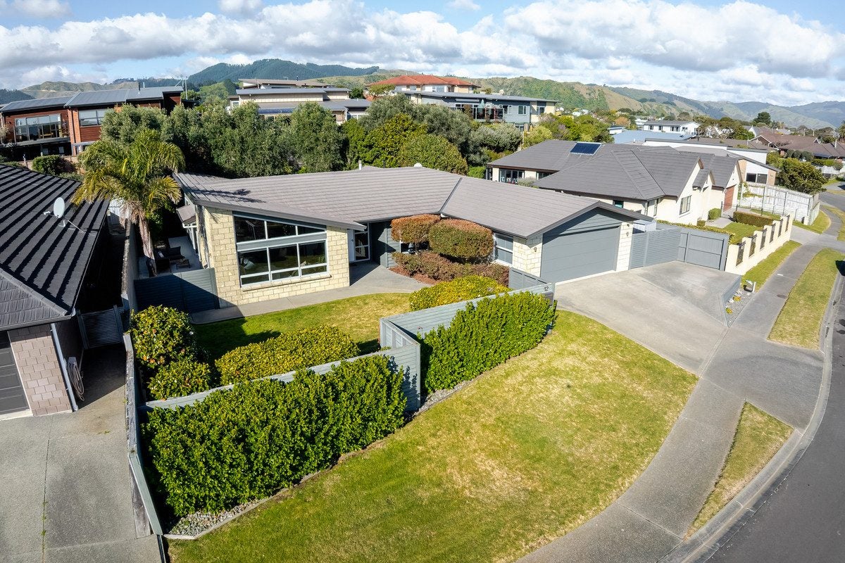 12 Telford Way, Raumati Beach, Paraparaumu - Carousel 1
