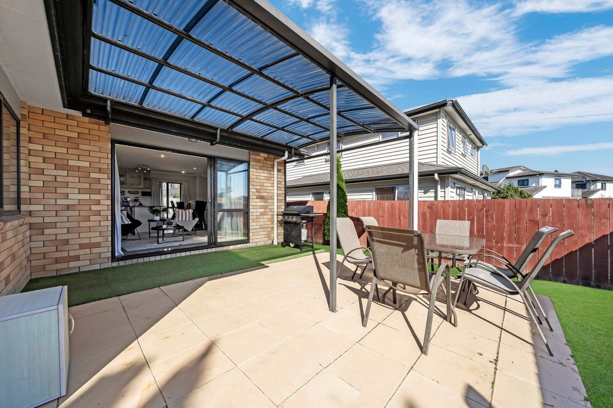 42 Arrowsmith Drive, Flat Bush, Auckland - Carousel 1
