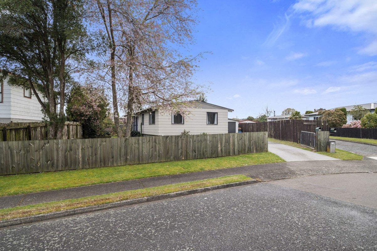 20 Milton Grove, Owhata, Rotorua - Carousel 22