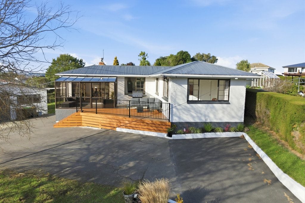 8 Martin Road, Fairfield, Dunedin - Carousel 2
