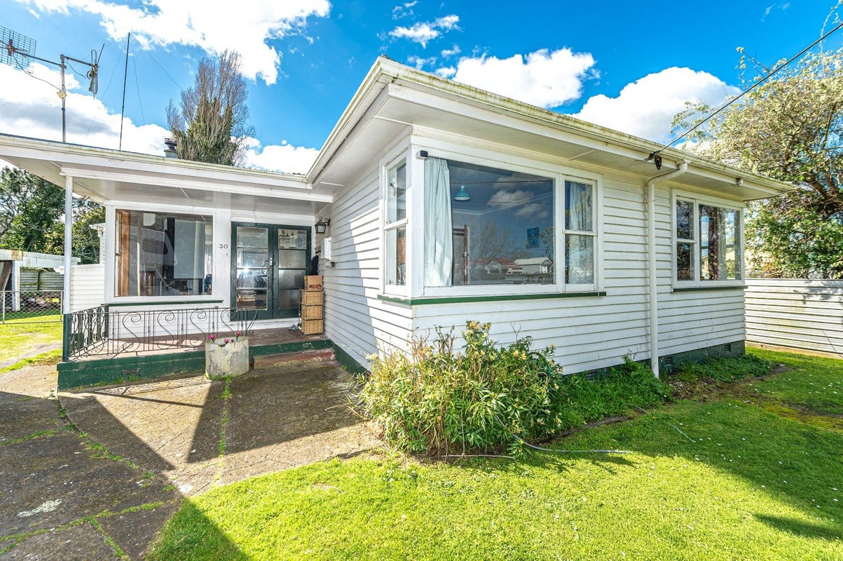30 Gibson Street, Aramoho, Whanganui - Carousel 1