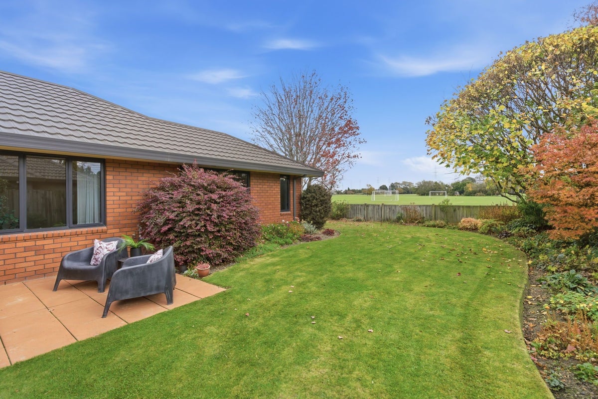 12 Hatfield Place, Avonhead, Christchurch - Carousel 2
