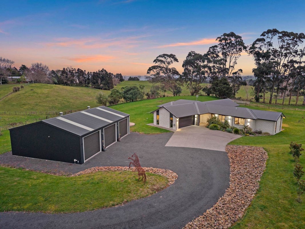 1372 Highway 22, Tuakau - Carousel 1