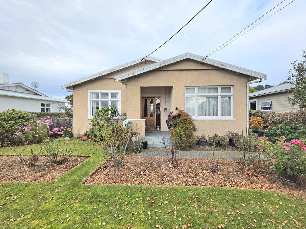 11 Conway Street, Oamaru North, Oamaru - Carousel 1