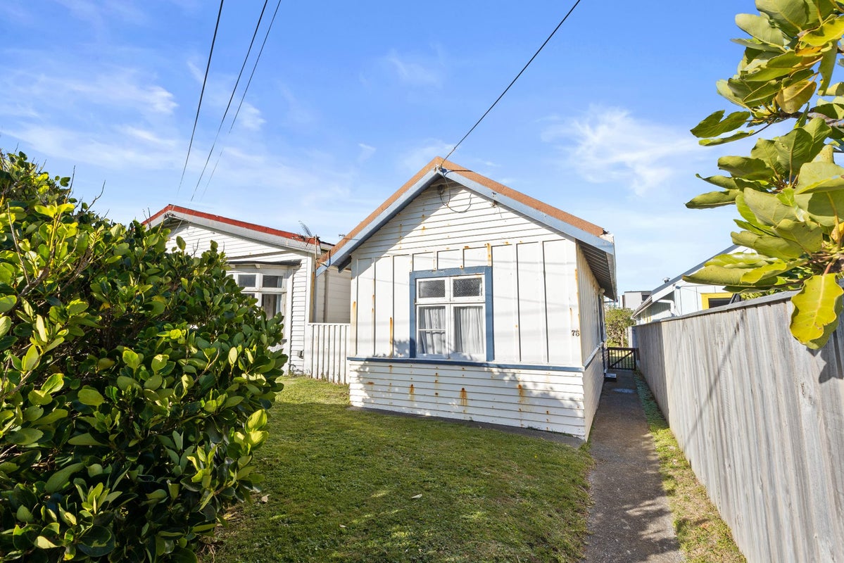 75 Apu Crescent, Lyall Bay, Wellington - Carousel 1