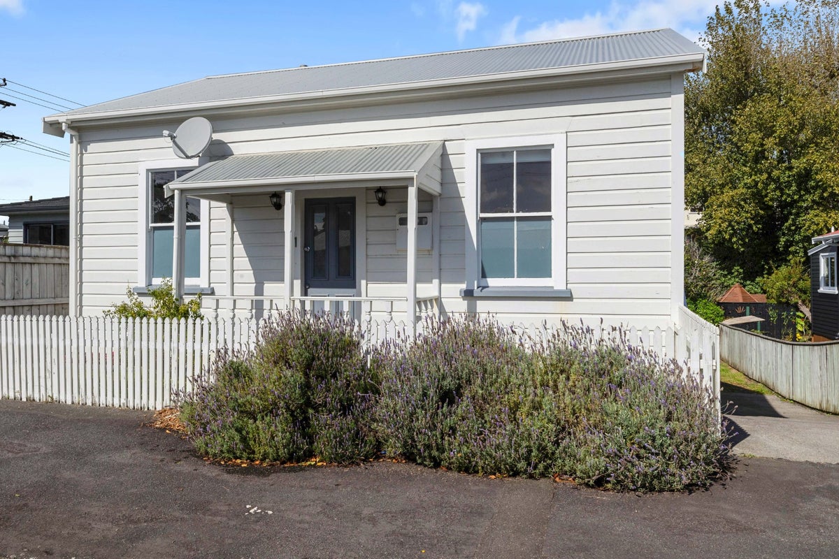 1 Gaine Street, New Plymouth, New Plymouth - Carousel 22