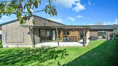 917 Collinge Road, Mayfair, Hastings - Carousel 1