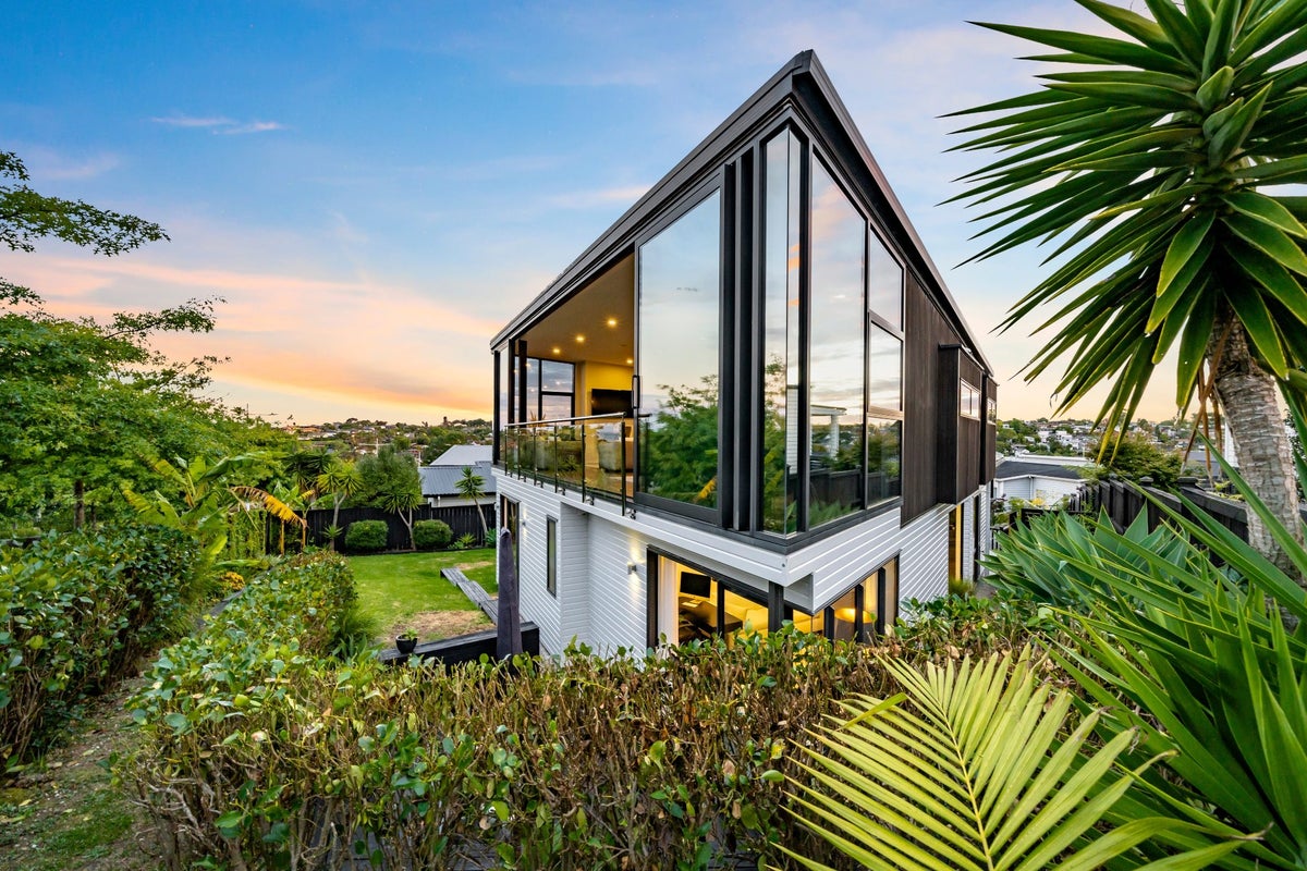 5 Remuremu Street, Long Bay, Auckland - Carousel 1