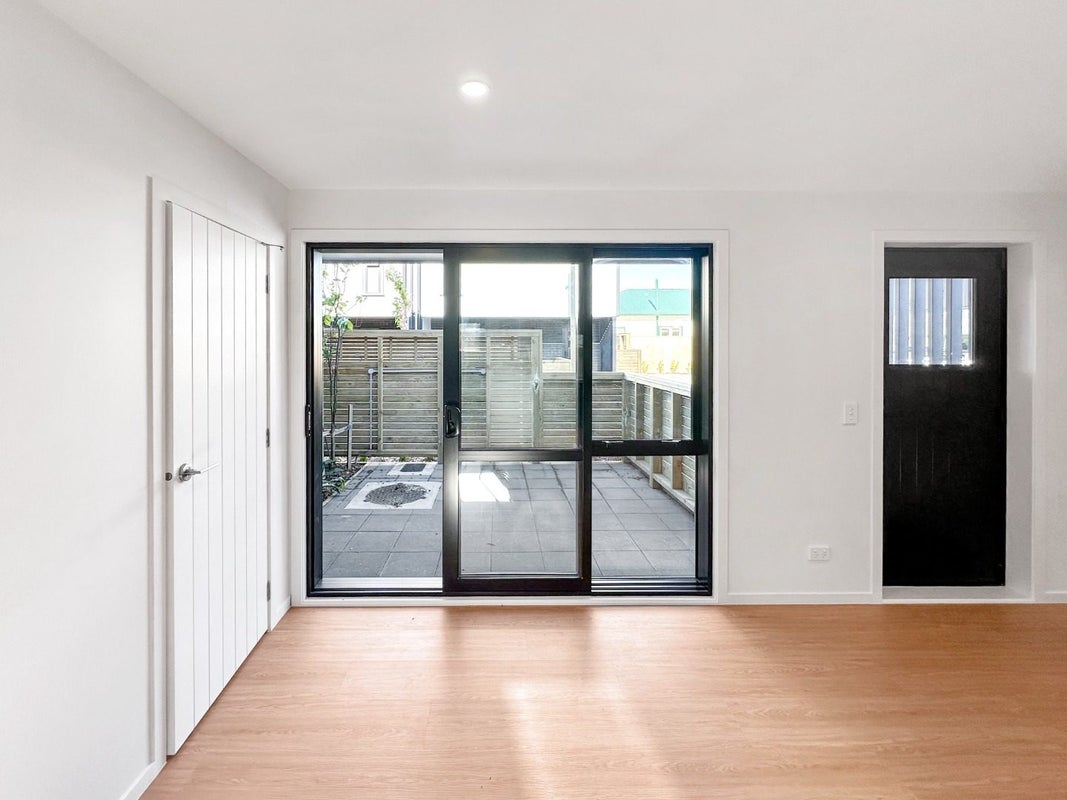 2/8 Victoria Street, Ebdentown, Upper Hutt - Carousel 9