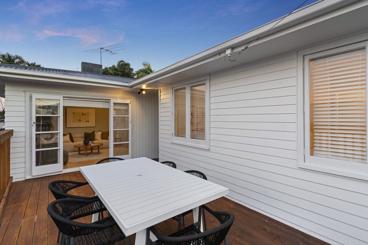 1/17 Fairclough Road, Beach Haven, Auckland - Carousel 2