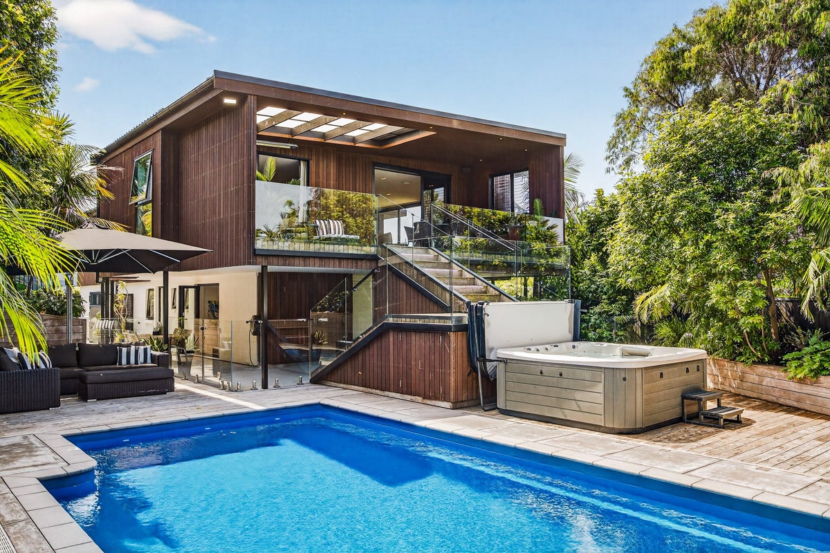 24 Park Rise, Campbells Bay, Auckland - Carousel 1