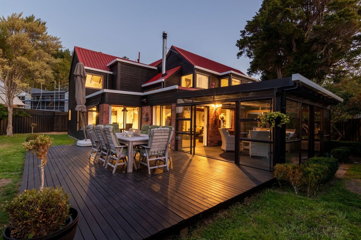 11 Johnswood Grove, Clouston Park, Upper Hutt - Carousel 1
