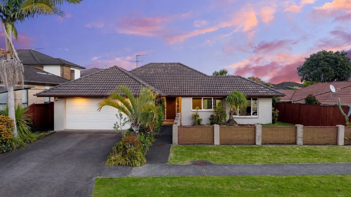 152 Cyril French Drive, Flat Bush, Auckland - Carousel 1
