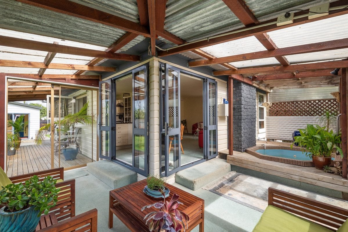 7 Parakai Avenue, Parakai, Helensville - Carousel 1