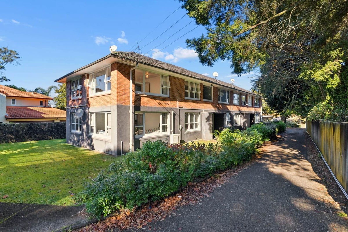 2/44 Owens Road, Epsom, Auckland - Carousel 1