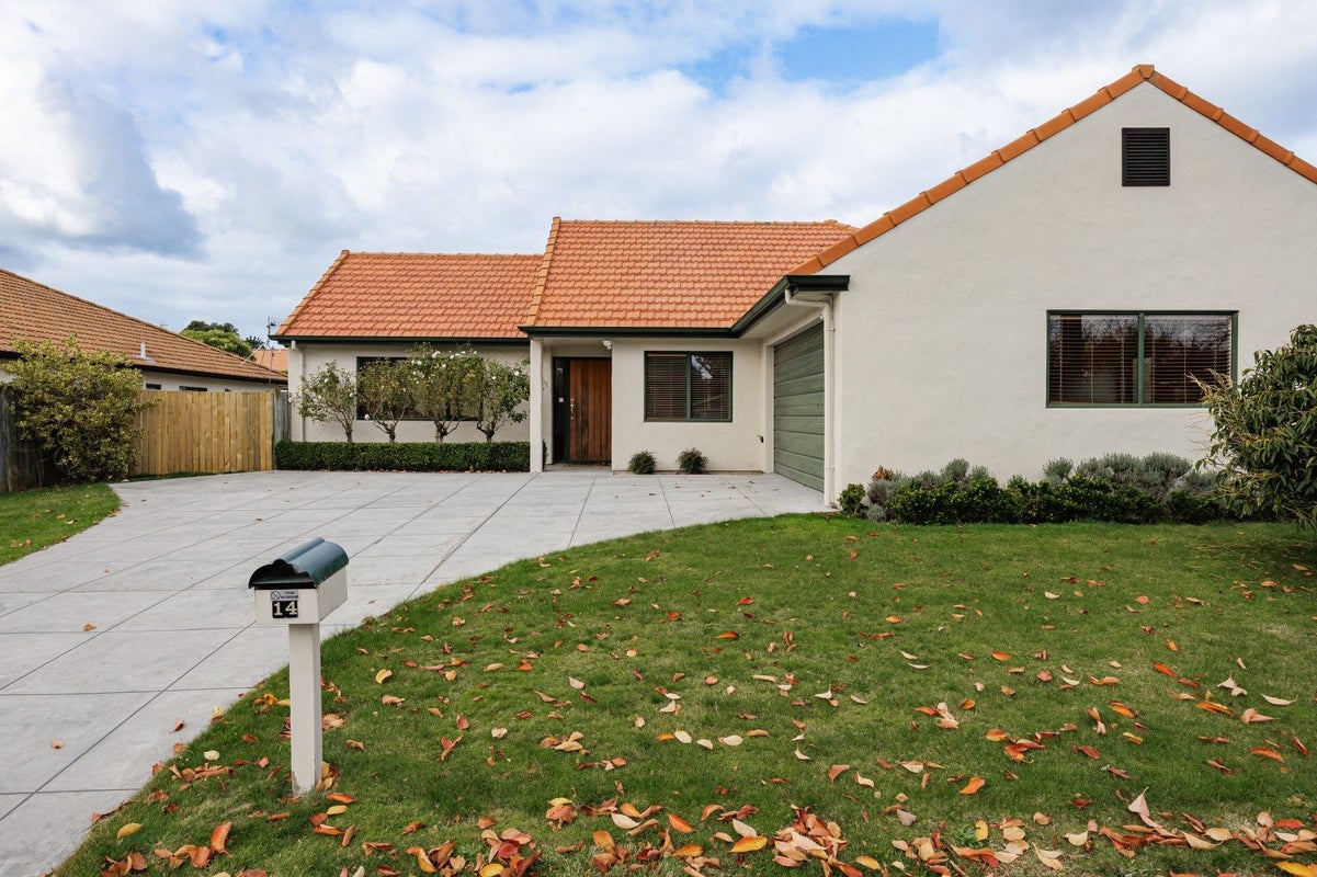 14 Arataki Road, Havelock North, Havelock North - Carousel 1
