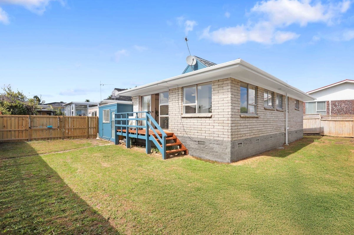2/45 Blacklock Avenue, Henderson, Auckland - Carousel 1