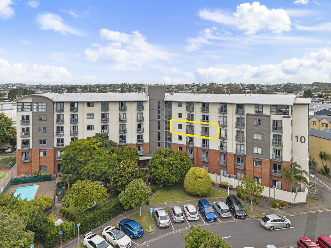 3F/10 Crown Lynn Place, New Lynn, Auckland - Carousel 1