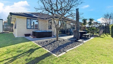 5 Galloway Crescent, Pyes Pa, Tauranga - Carousel 1
