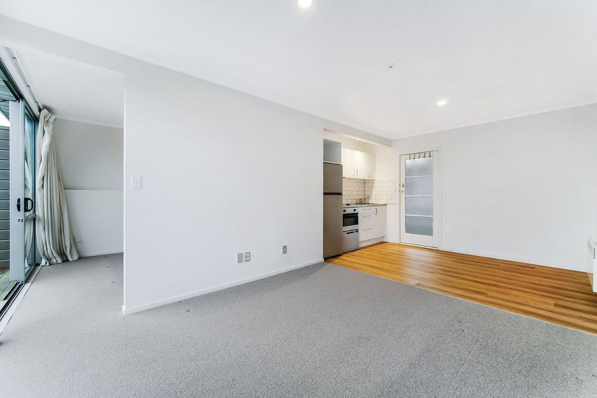 7/11 Sentinel Road, Herne Bay, Auckland - Carousel 9