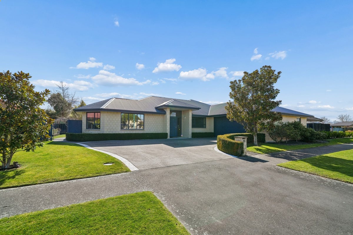 40 Coolspring Way, Redwood, Christchurch - Carousel 1