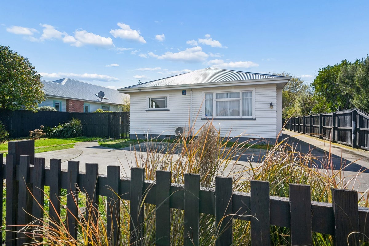 1/98 Memorial Avenue, Ilam, Christchurch - Carousel 2