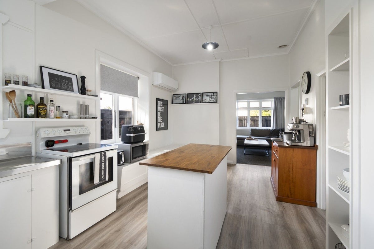 33 Featherston Street, Takaro, Palmerston North - Carousel 2