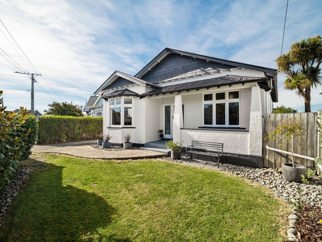 21 Hargest Crescent, Saint Kilda, Dunedin - Carousel 1