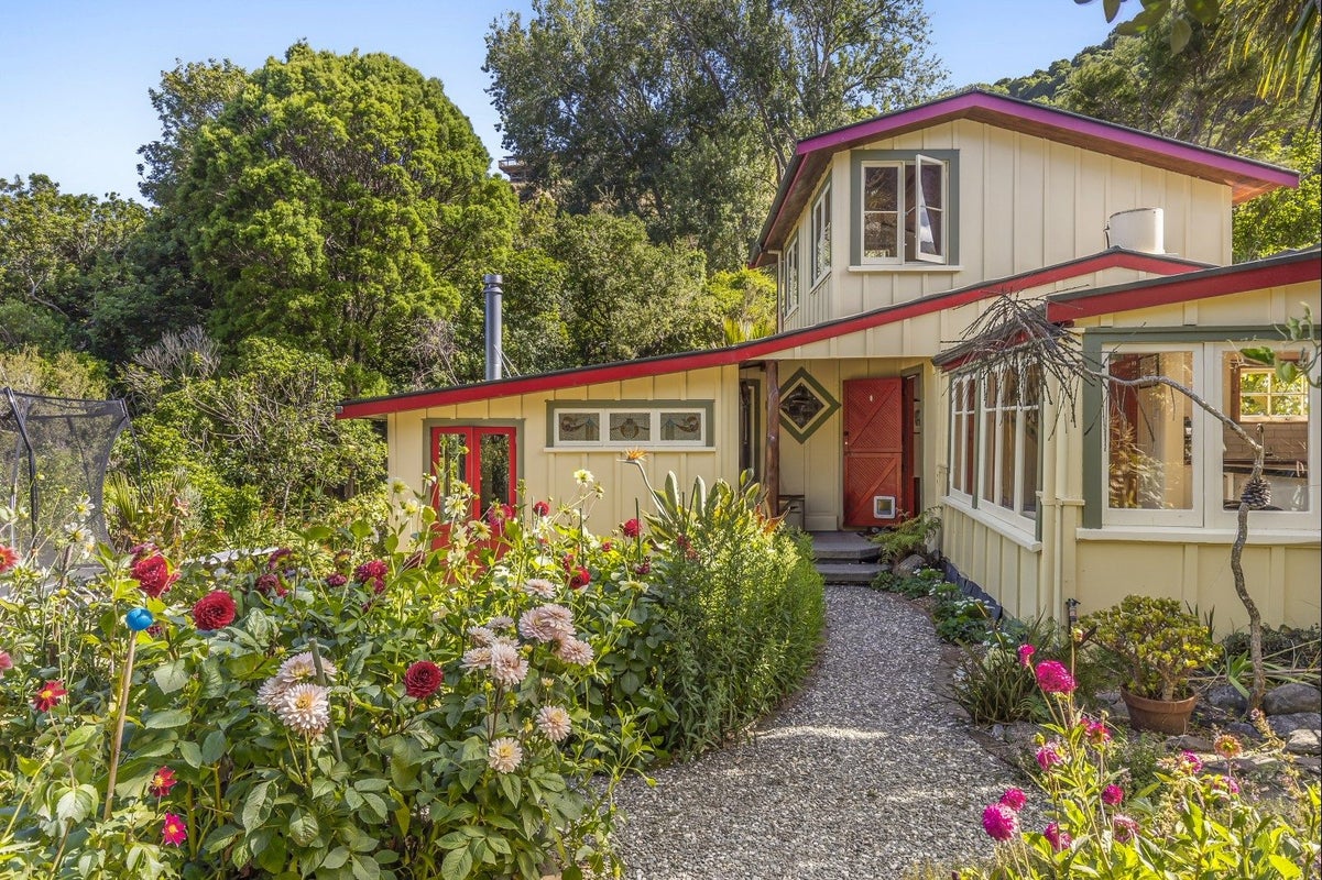 21 Airlie Street, Glenduan, Nelson - Carousel 1