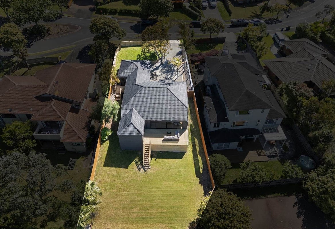 20 Baulcomb Parade, Windsor Park, Auckland - Carousel 25