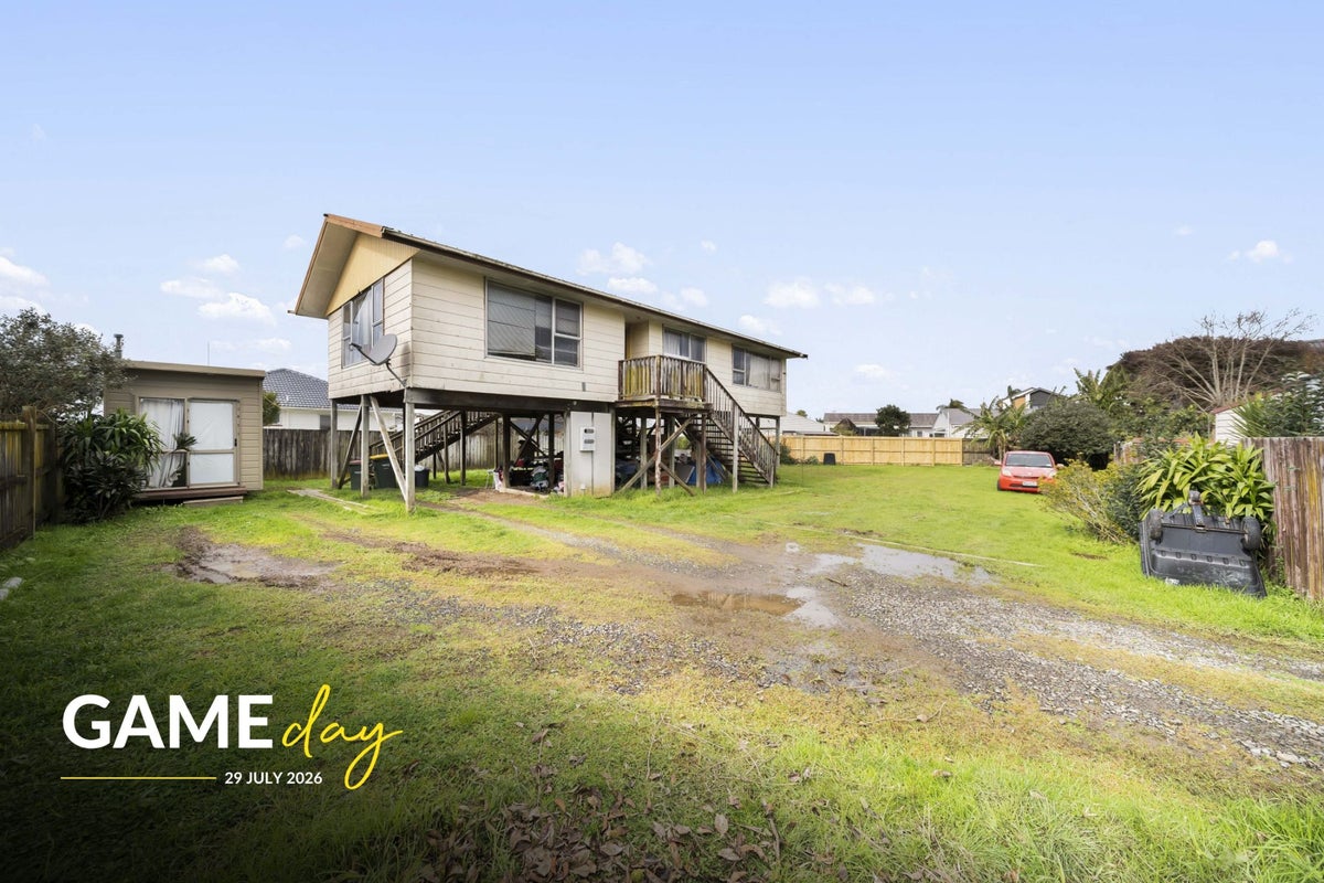 42 Beach Road, Te Atatu Peninsula, Auckland - Carousel 1