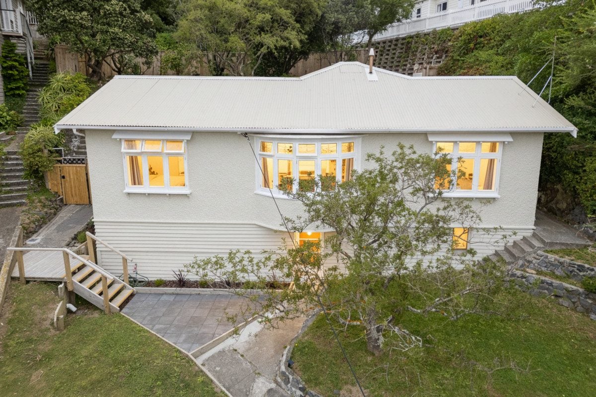 68 Totara Road, Miramar, Wellington - Carousel 1