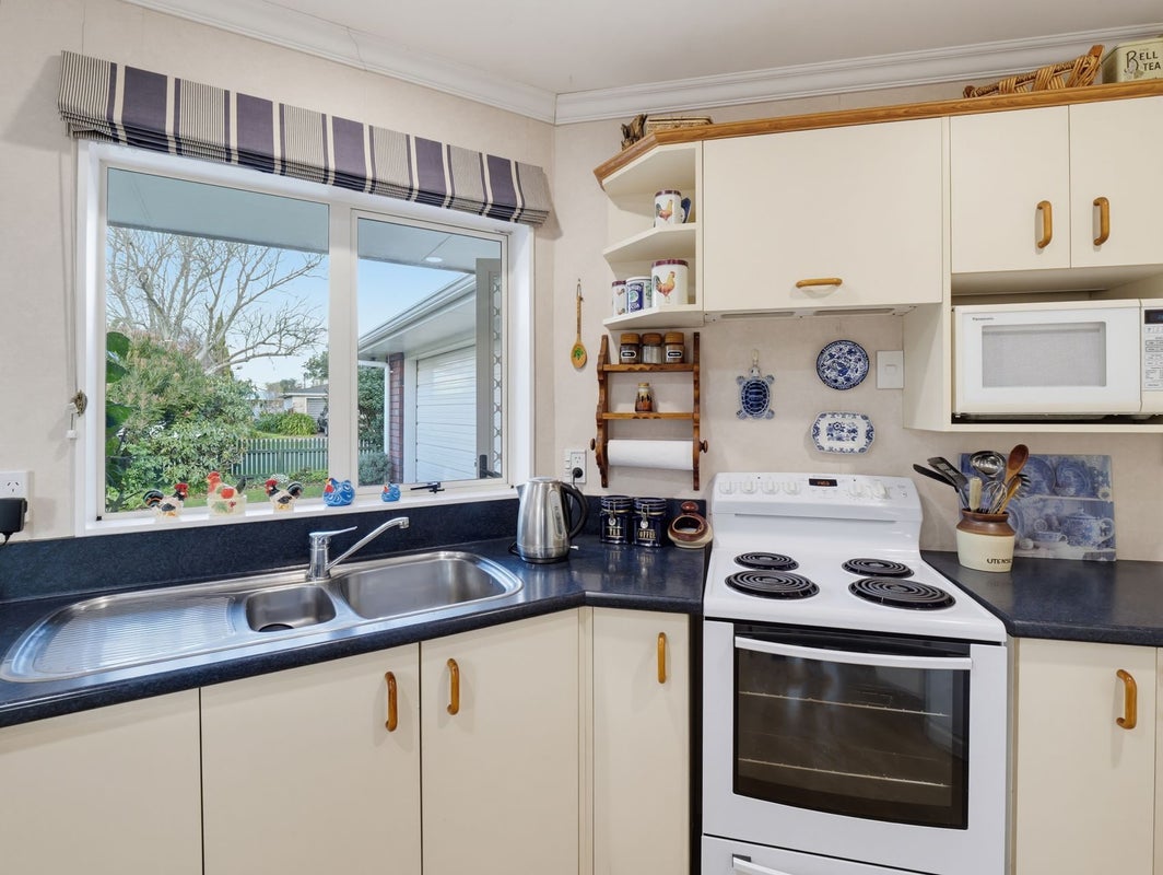 8 Totara Road, Awapuni, Palmerston North - Carousel 2