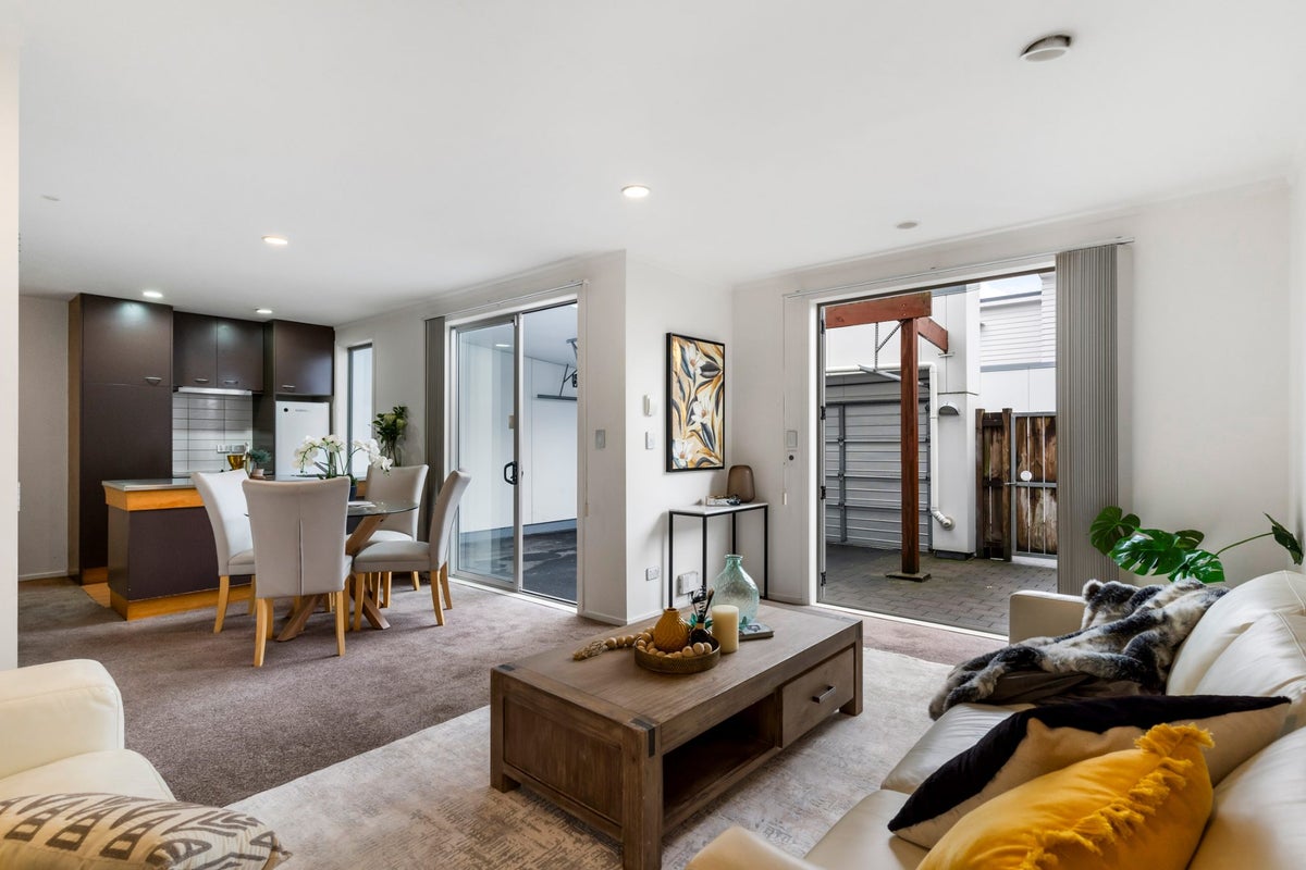 16/3 Wagener Place, Mount Albert, Auckland - Carousel 2