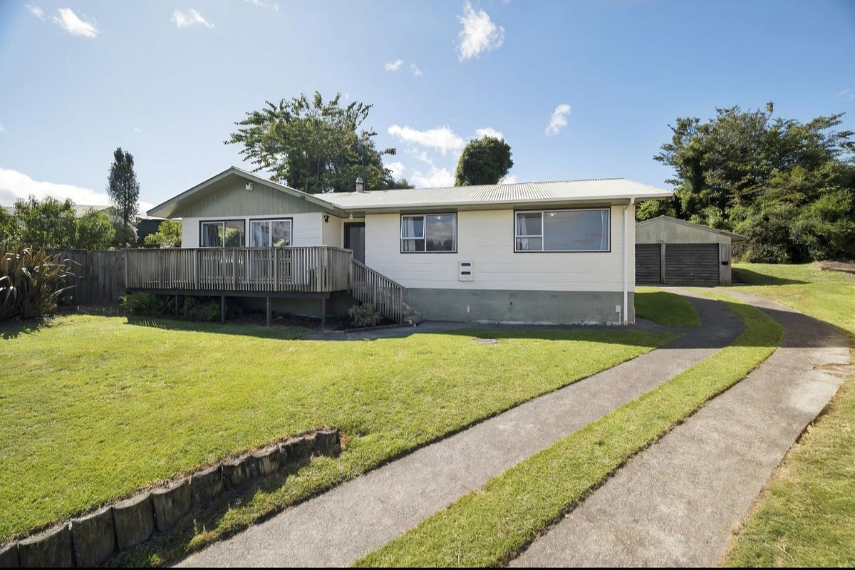 6 Taha Place, Ngongotaha, Rotorua - Carousel 1