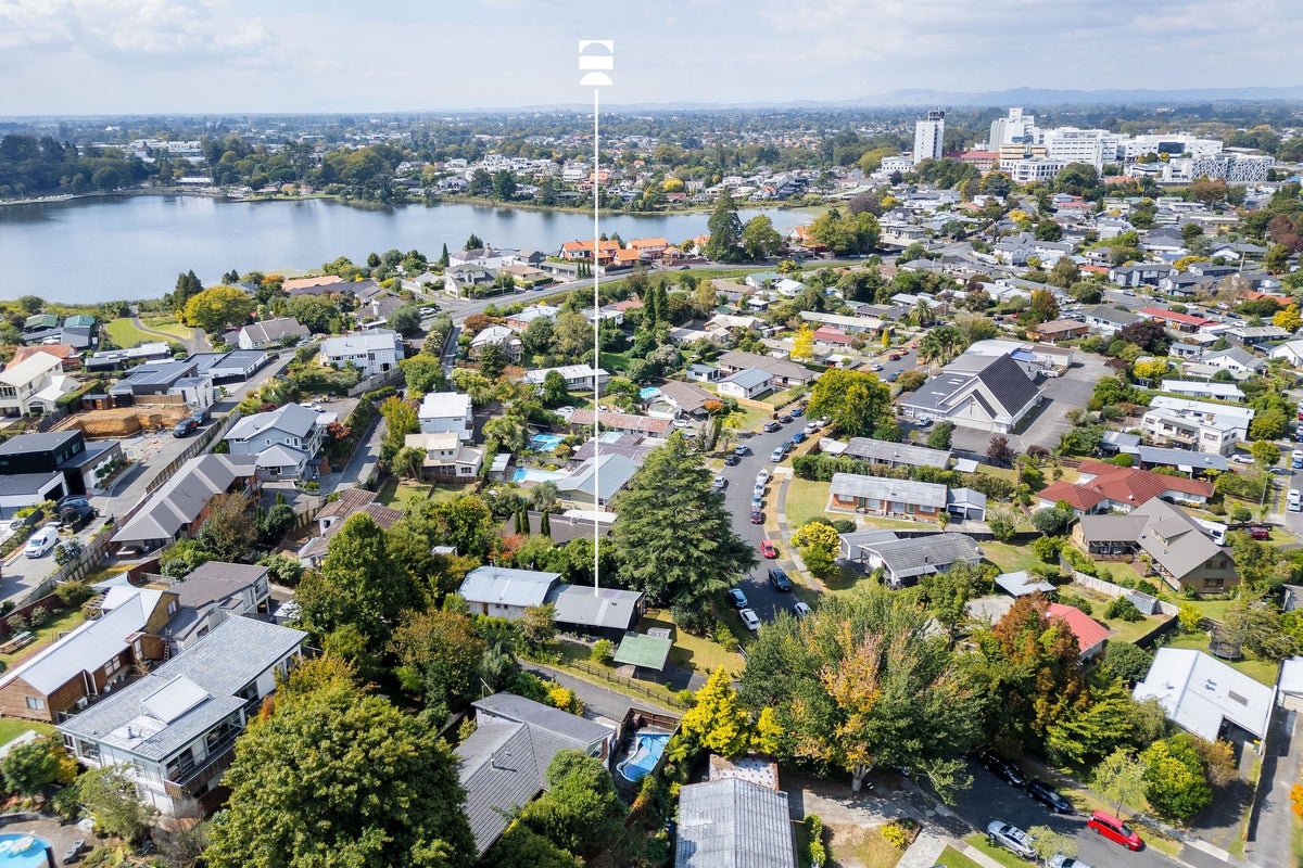 32A Kowhai Street, Hamilton Lake, Hamilton - Carousel 1