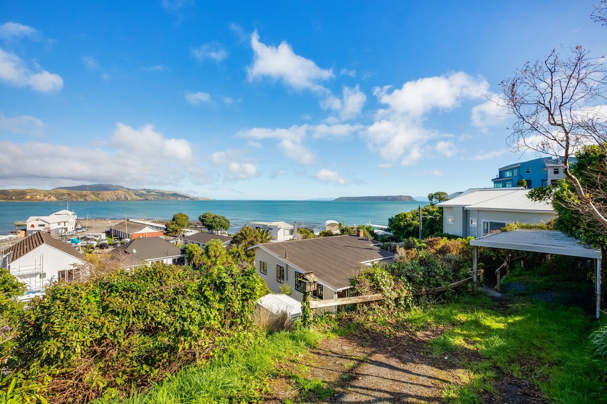 5 Gordon Road, Plimmerton, Porirua - Carousel 1
