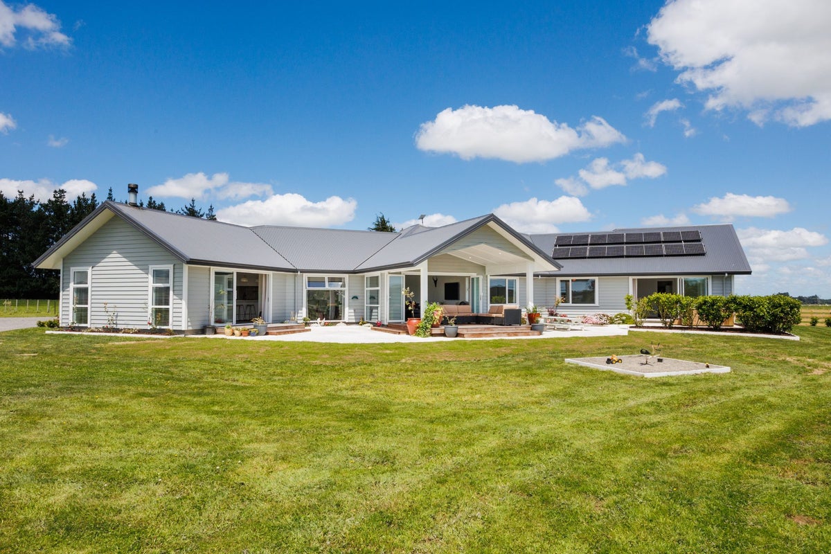 168A Nannestads Line, Bunnythorpe, Palmerston North - Carousel 1