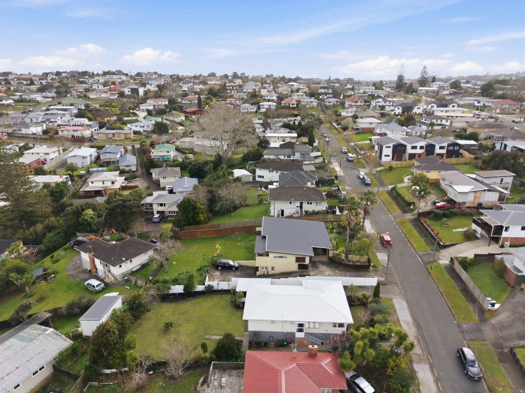 27 Hillview Avenue, New Windsor, Auckland - Carousel 27