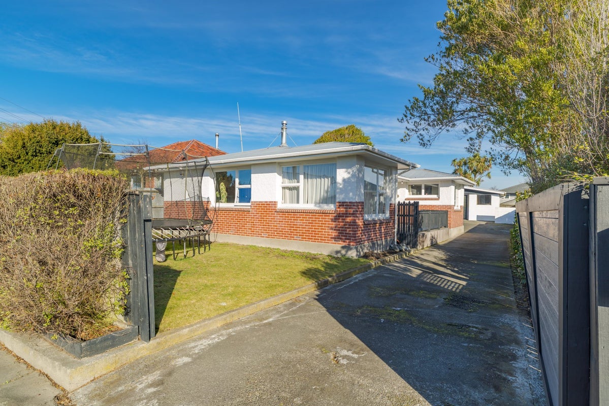25 Lake Terrace Road, Burwood, Christchurch - Carousel 1
