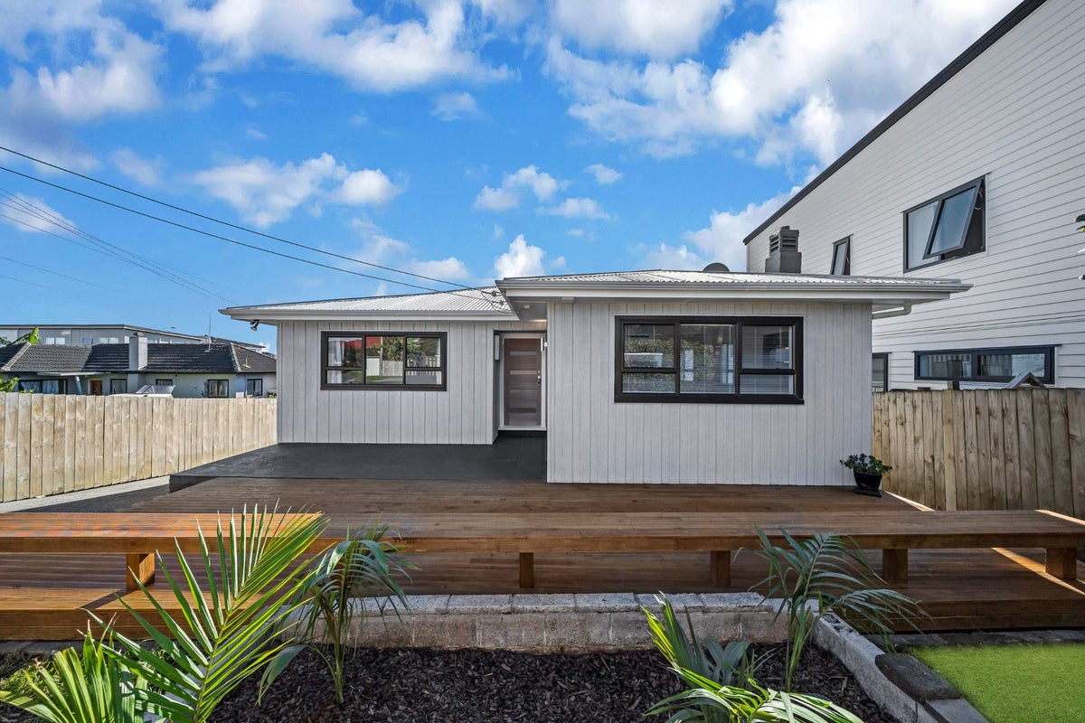 8 View Road, Mangere, Auckland - Carousel 2