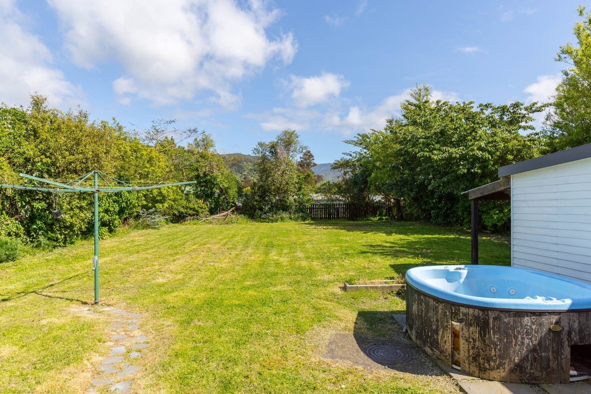 32 Bethune Street, Featherston - Carousel 13