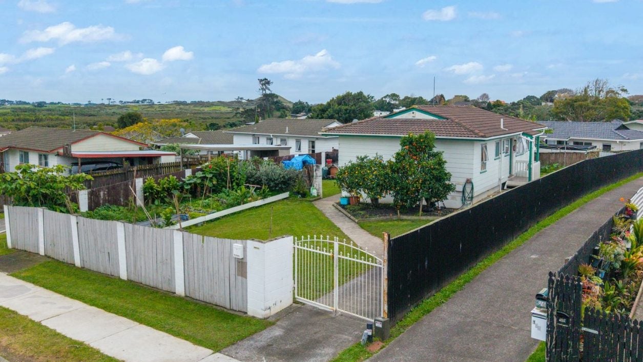 4 Bundena Place, Clendon Park, Auckland - Carousel 1