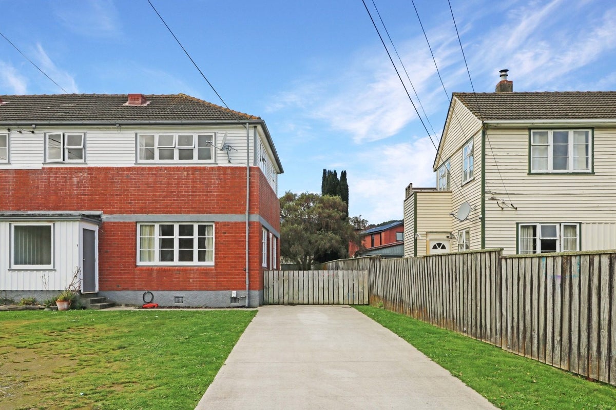 10/8 Compton Crescent, Taita, Lower Hutt - Carousel 1