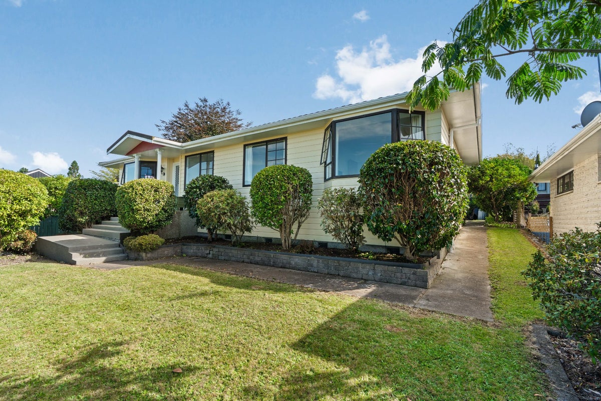 5 Rewa Place, Lansdowne, Masterton - Carousel 1
